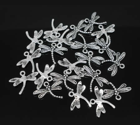 1x Bedeltje Libelle Donker Zilver 17 x 15 mm