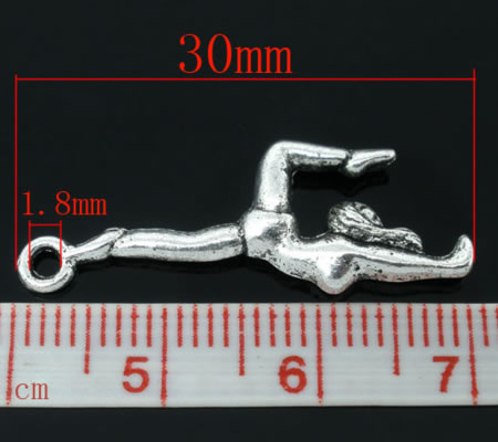 1x Bedeltje gymnast Donker Zilver