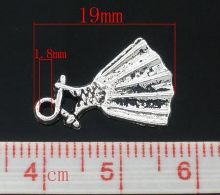 1x Bedeltje Jurkje op hangertje