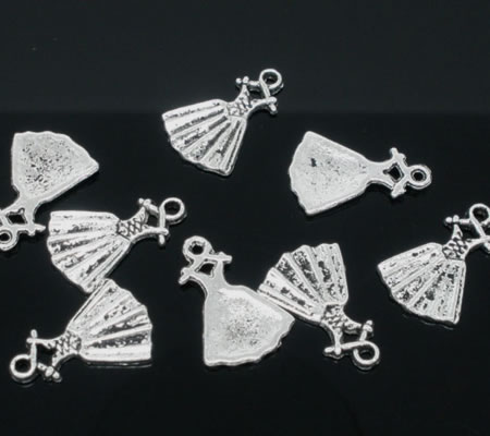 1x Bedeltje Jurkje op hangertje