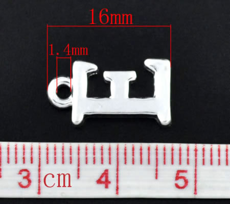 1x Bedel lichtzilver - letter "E"