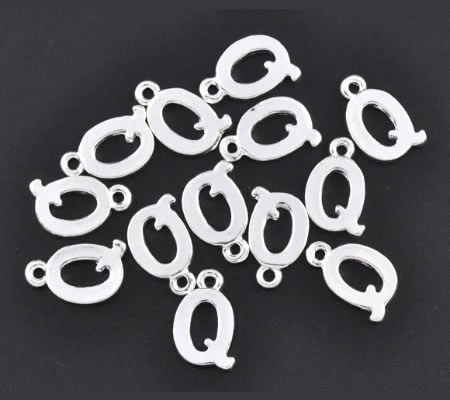 1x Bedel lichtzilver - letter "Q"