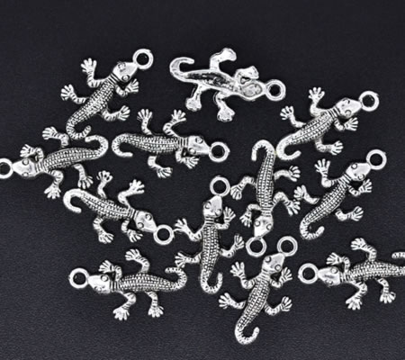 1x Bedeltje Krokodil Donker Zilver