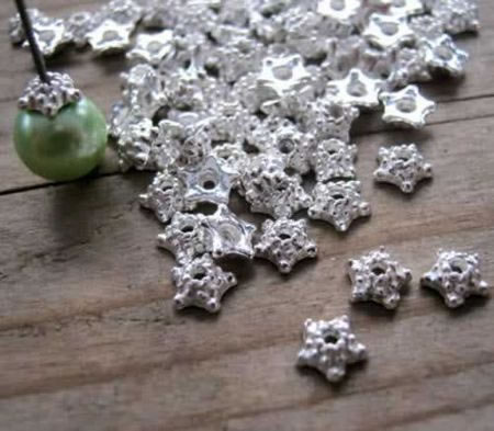 50x Kralenkapjes Stervormig Lichtzilver