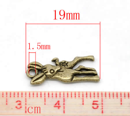 1x Bedeltje Hertje Brons 19 x 8 mm