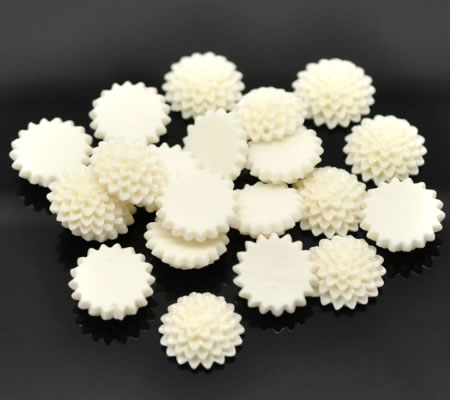 1x Cabochon chrysant Gebroken wit