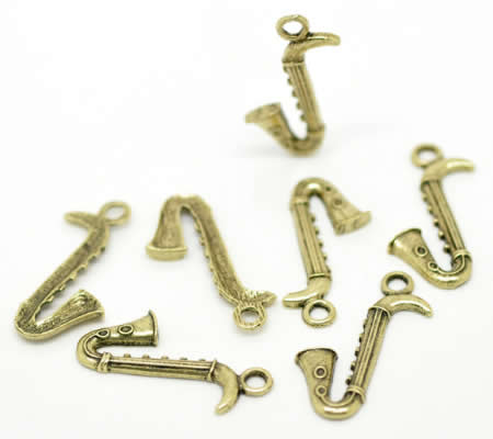 1x Saxofoon Bedeltje Brons