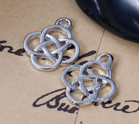 1x Bedeltje "Celtic Knot" Licht Zilver