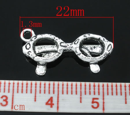 1x Bedeltje Zonnebrilletje Donker Zilver