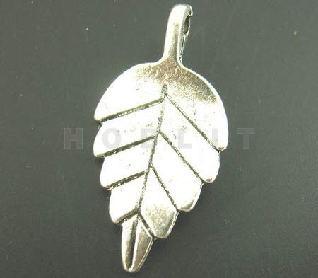 1x Bedeltje Blad donker zilver