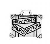 1x Bedeltje Koffer NEW YORK PARIS TOKYO