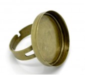 Ring met cabochoncup brons