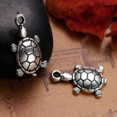 1x Bedeltje Schildpadje Donker Zilver