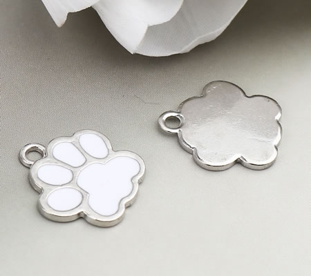 1x Bedel Honden Pootje Donker Zilver / Wit Emaillen