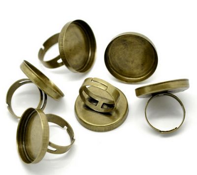 Ring met cabochoncup brons