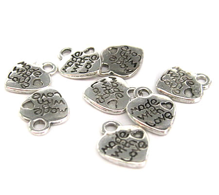 20 stuks "Made with Love" bedel 9 x 12 mm