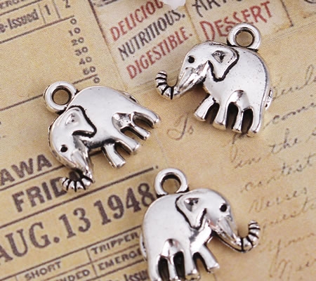 1x Bedeltje Donker Zilver Klein Olifantje